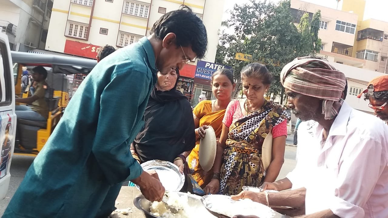 Volunteers serving meals during the Hunger Has No Religion programme